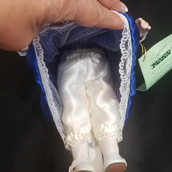 Seymour Mann Story Book Collection Snow White Doll - Picture 9 of 13